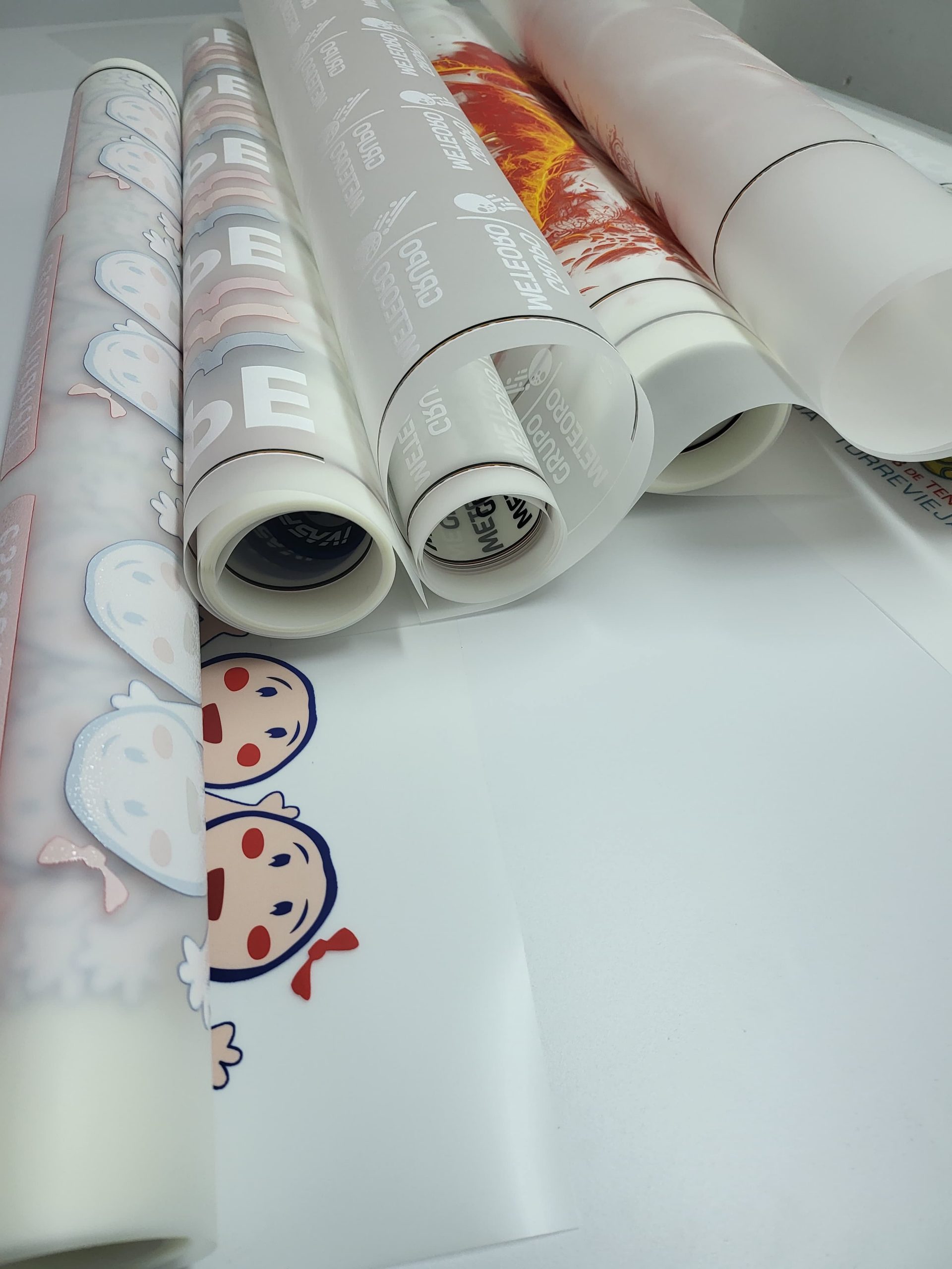 Bobinas de transfer dtf listas para empaquetar y enviar a sus dueños.